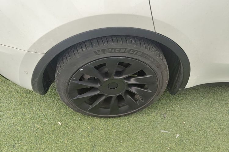 Tesla Model Y 2022 car image #10