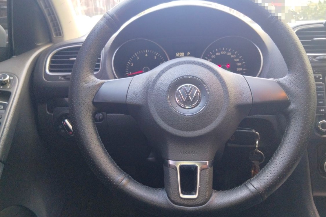 Volkswagen Golf 2013 car image #22