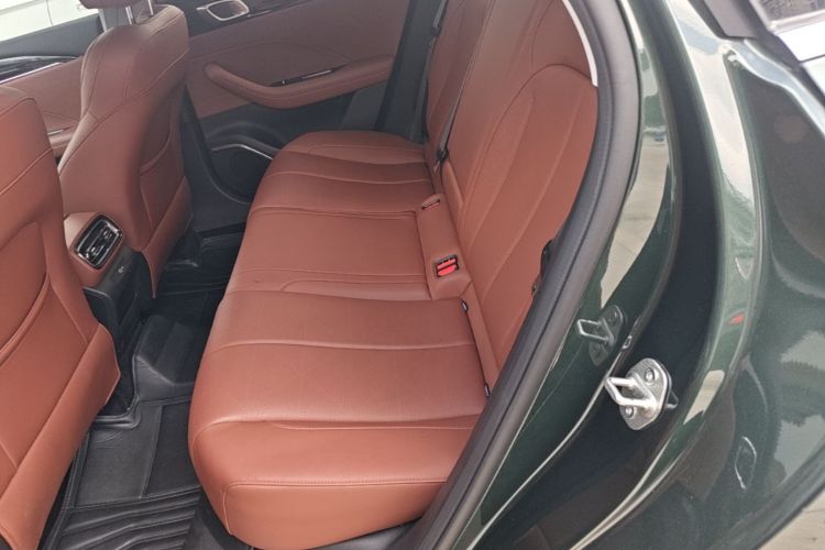 GEELY Emgrand 2025 car image #17