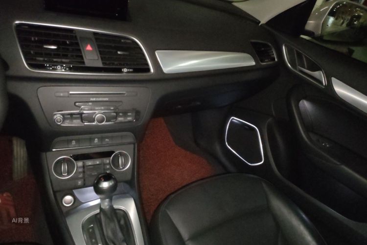 Audi Q3 2019 car image #15