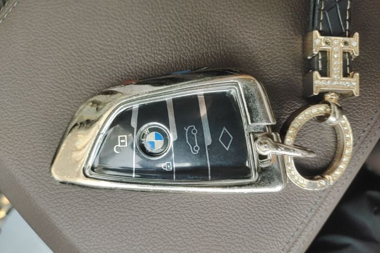 BMW 3 Series 2020 car image #9