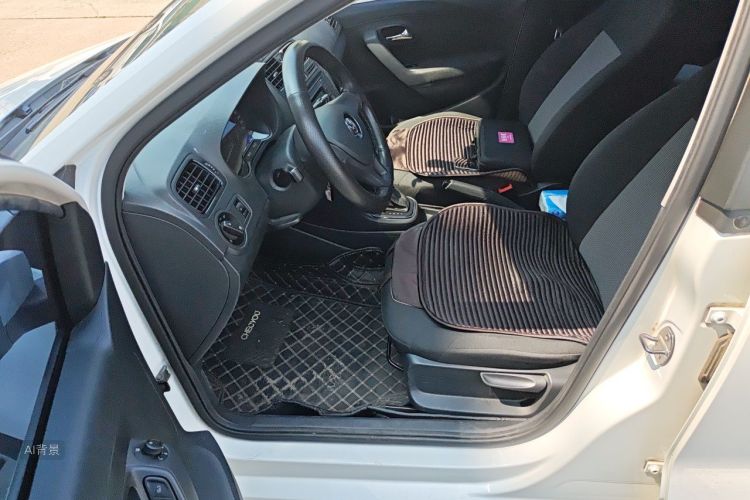 Volkswagen Polo 2019 car image #18