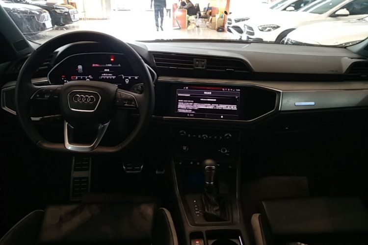 Audi Q3 2026 car image #10