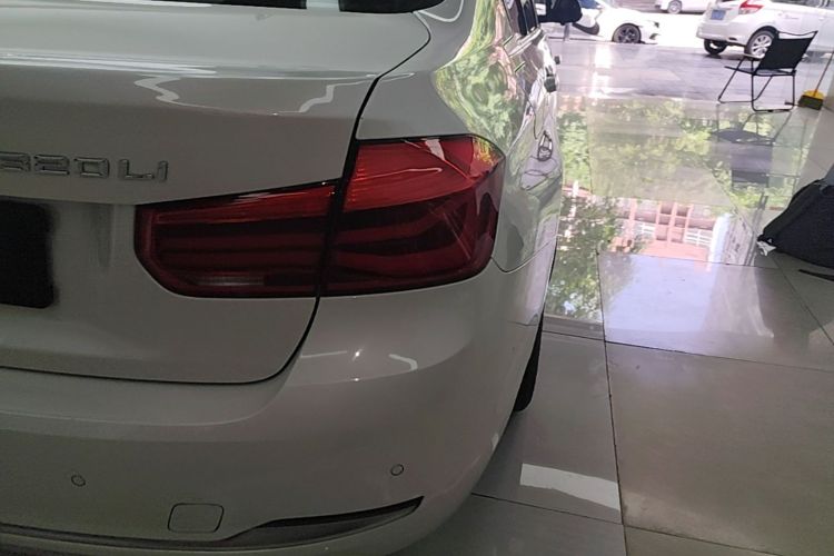 BMW 3 Series 2018 car image #8