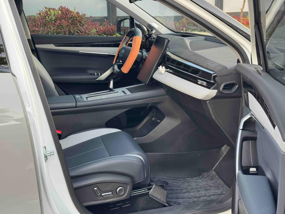 GEELY Boyue L 2025 car image #7