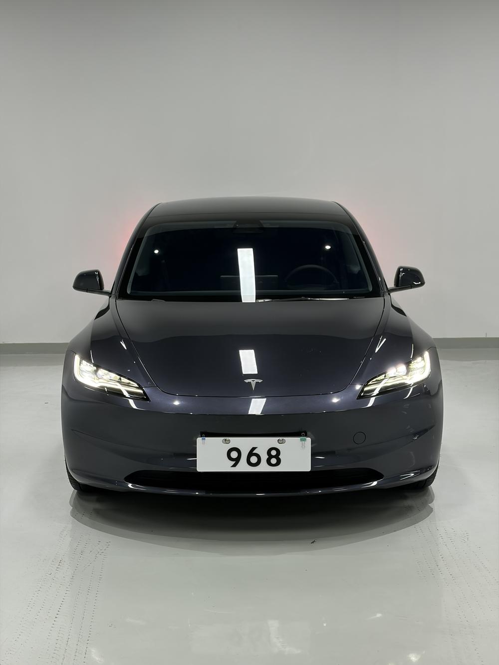 Tesla Model 3 2024 car image #2