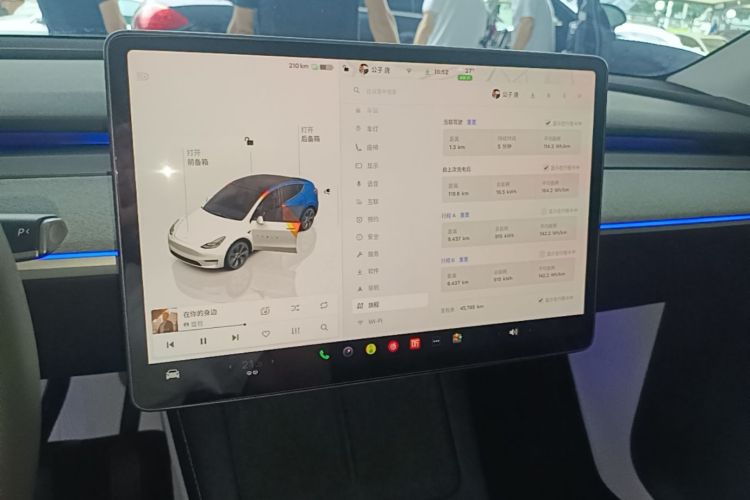Tesla Model Y 2023 #13 Tesla Model Y 2023 car image #13