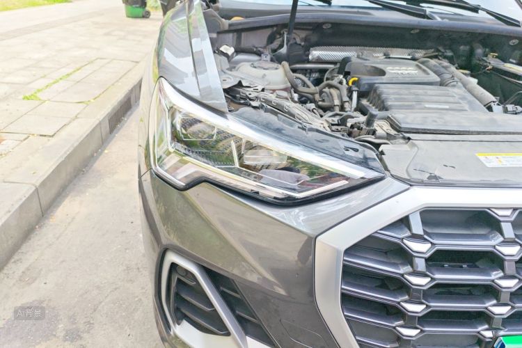Audi Q3 2020 car image #8