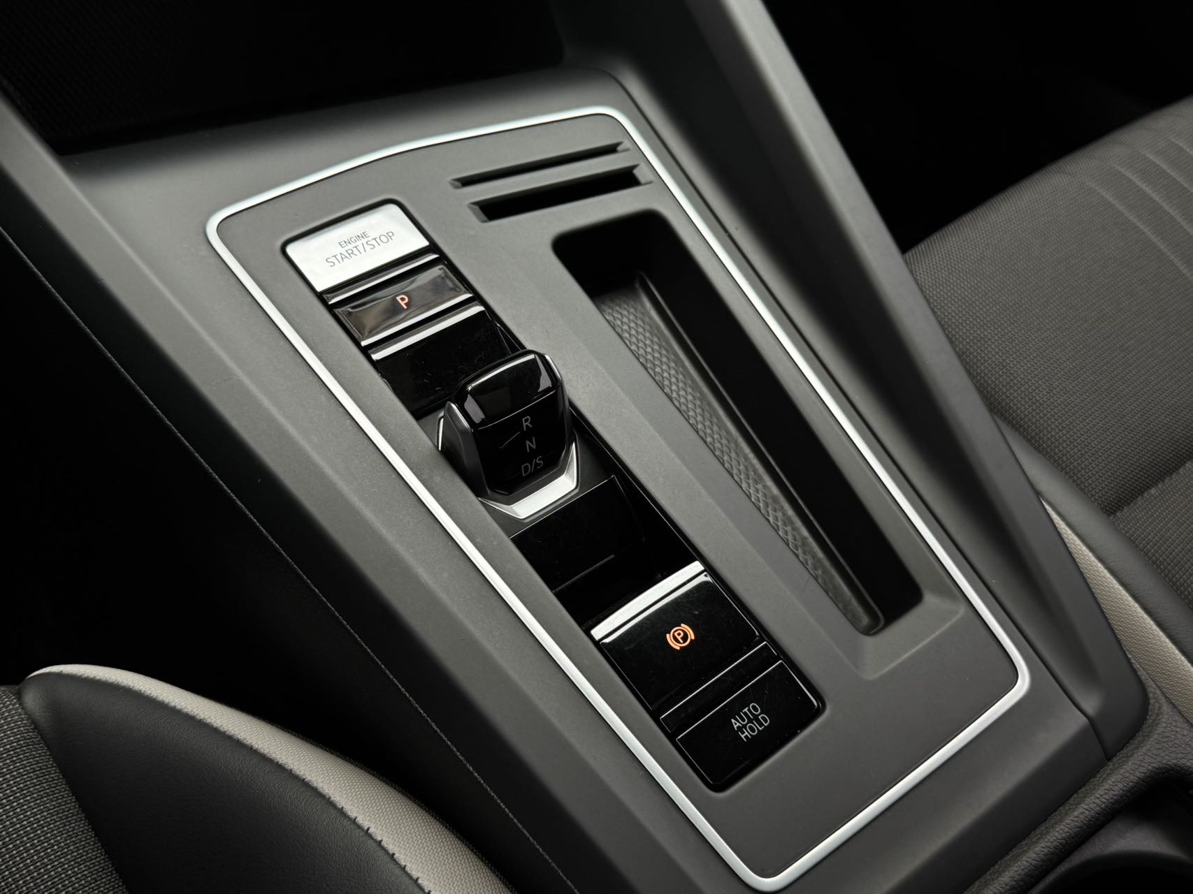 Volkswagen Golf 2021 car image #6