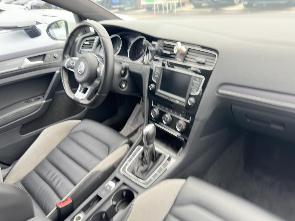 Volkswagen Golf 2017 car image #11