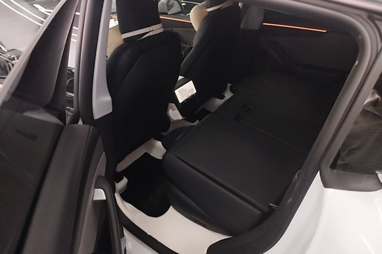 Tesla Model Y 2025 #17 Tesla Model Y 2025 car image #17