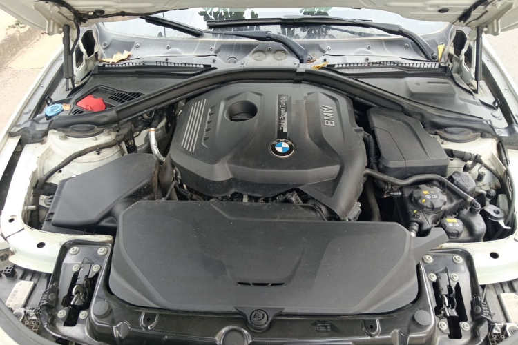 BMW 3 Series 2018 car image #22