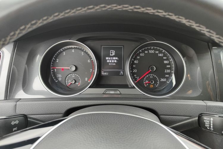Volkswagen Golf 2017 car image #16