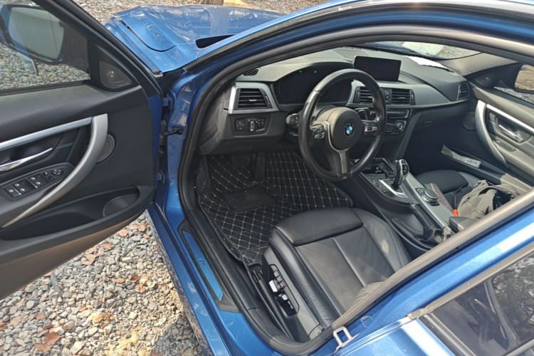 BMW 3 Series 2019 صورة سيارة #16