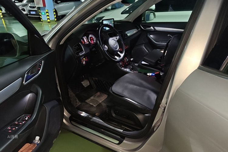 Audi Q3 2015 car image #18