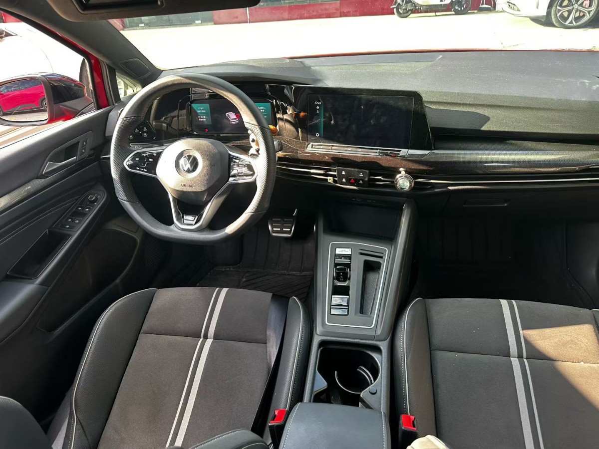 Volkswagen Golf 2024 car image #4