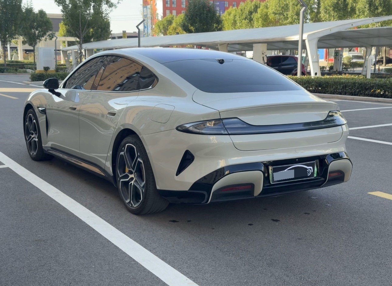 MI SU7 2025 car image #3