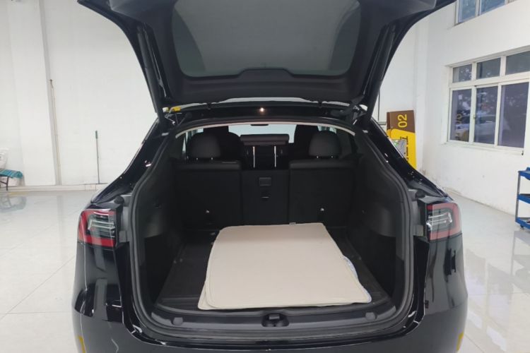 Tesla Model Y 2023 car image #21