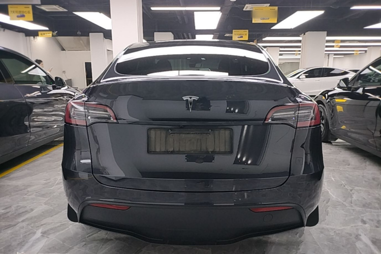 Tesla Model Y 2024 #4 Tesla Model Y 2024 immagine di auto #4