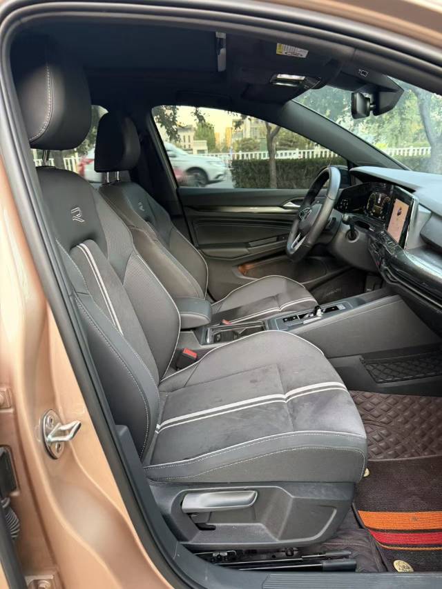 Volkswagen Golf 2022 car image #8