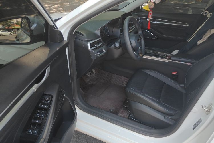 GEELY Emgrand 2023 car image #13