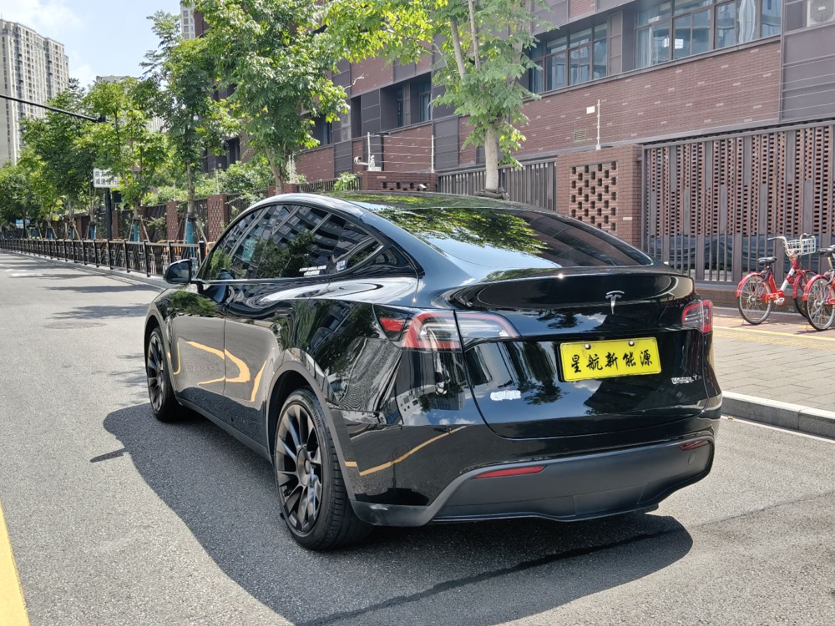 Tesla Model Y 2023 car image #9