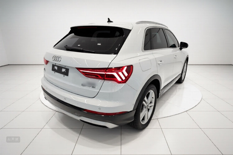Audi Q3 2023 car image #5