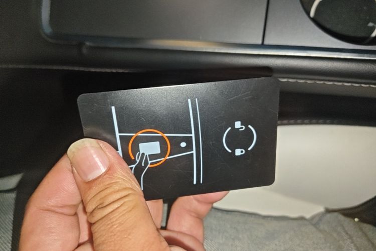 Tesla Model Y 2021 car image #9