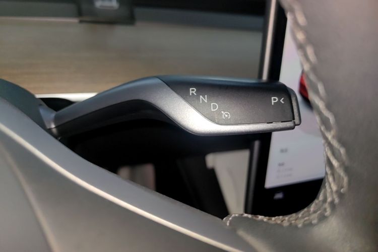 Tesla Model Y 2023 car image #14