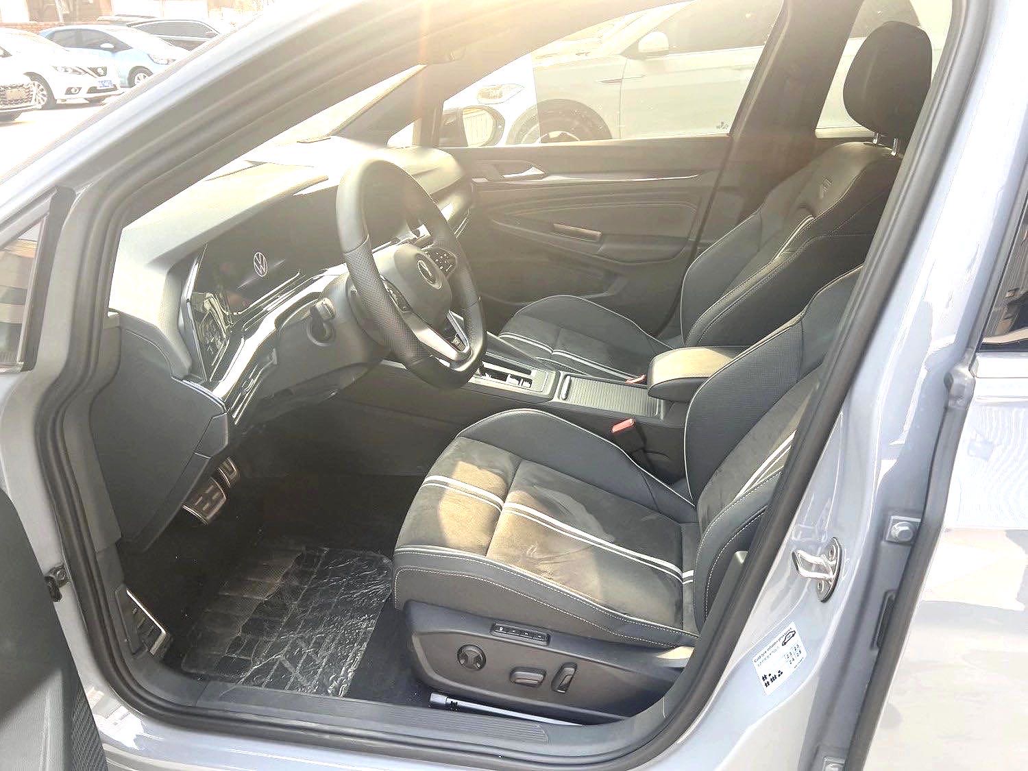 Volkswagen Golf 2023 car image #3