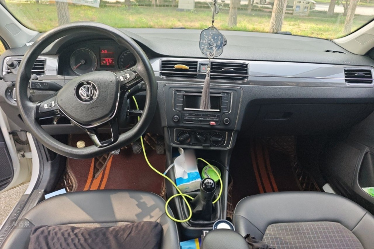 Volkswagen Santana 2017 car image #11