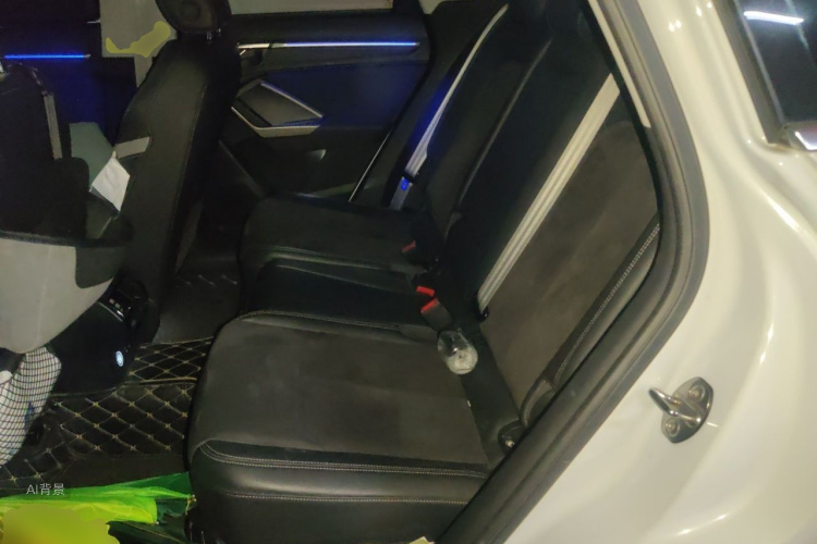 Audi Q3 2019 car image #19