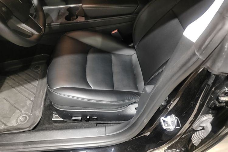 Tesla Model 3 2023 car image #19