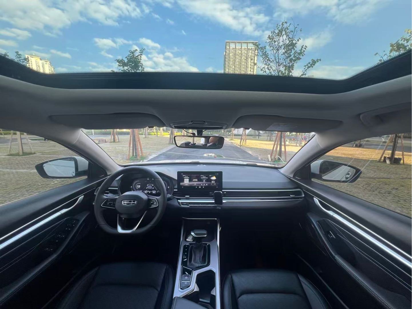 GEELY Emgrand 2022 car image #12