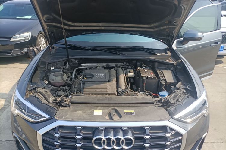Audi Q3 2022 car image #20