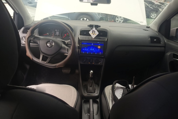 Volkswagen Polo 2018 car image #10