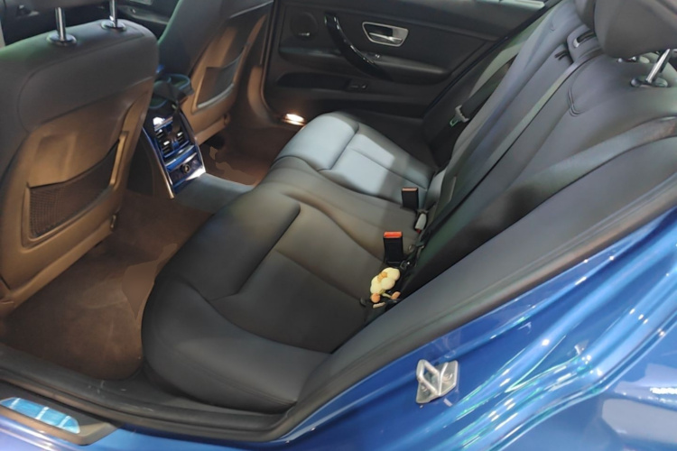 BMW 3 Series 2017 #17 BMW 3 Series 2017 car image #17