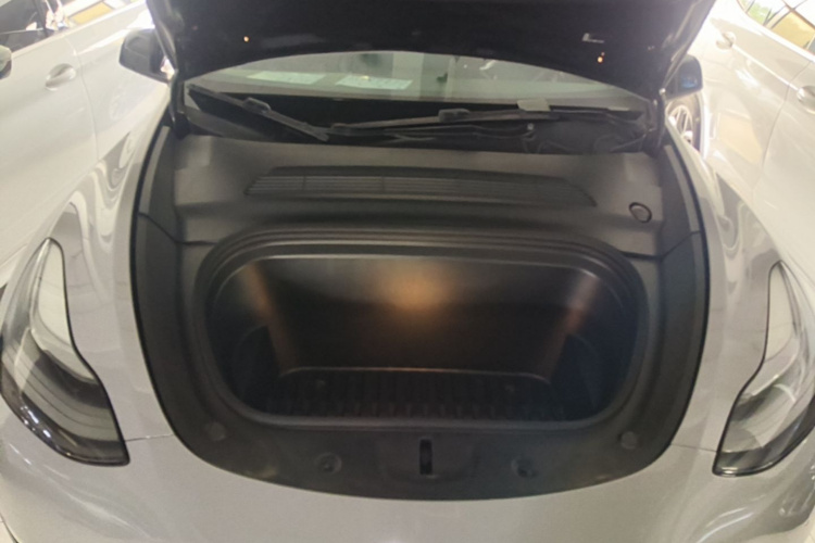 Tesla Model Y 2021 car image #20