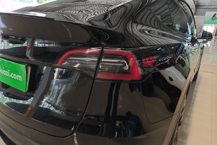Tesla Model Y 2024 car image #8