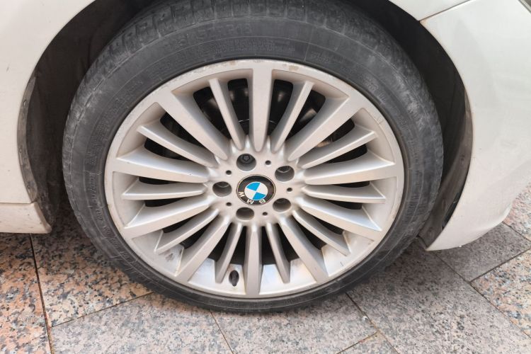 BMW 3 Series 2018 car image #9
