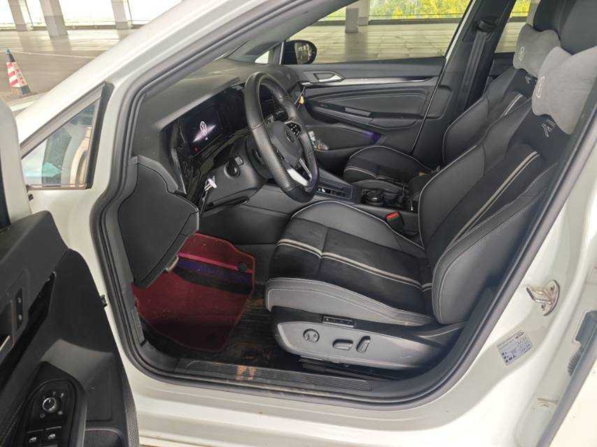 Volkswagen Golf 2022 car image #6