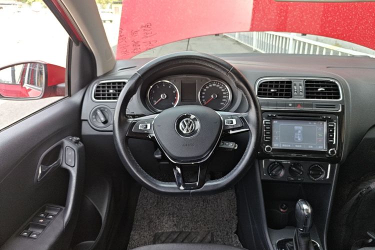 Volkswagen Polo 2017 car image #11