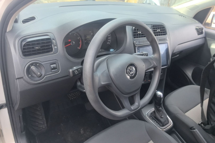 Volkswagen Polo 2018 car image #10