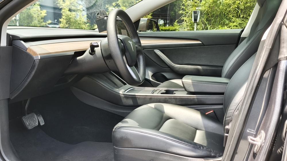 Tesla Model 3 2021 car image #19