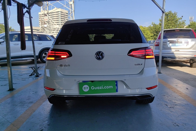 Volkswagen Golf 2018 car image #6