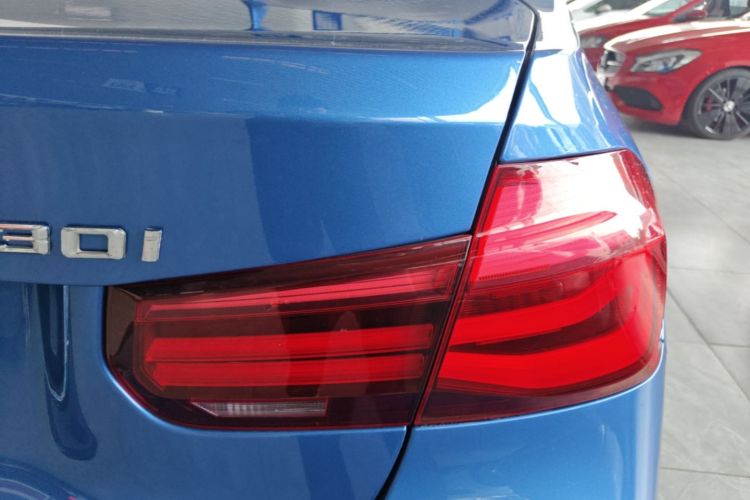 BMW 3 Series 2018 #8 BMW 3 Series 2018 car image #8
