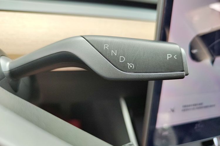 Tesla Model 3 2020 immagine di auto #18
