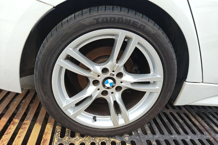 BMW 3 Series 2017 #10 BMW 3 Series 2017 car image #10