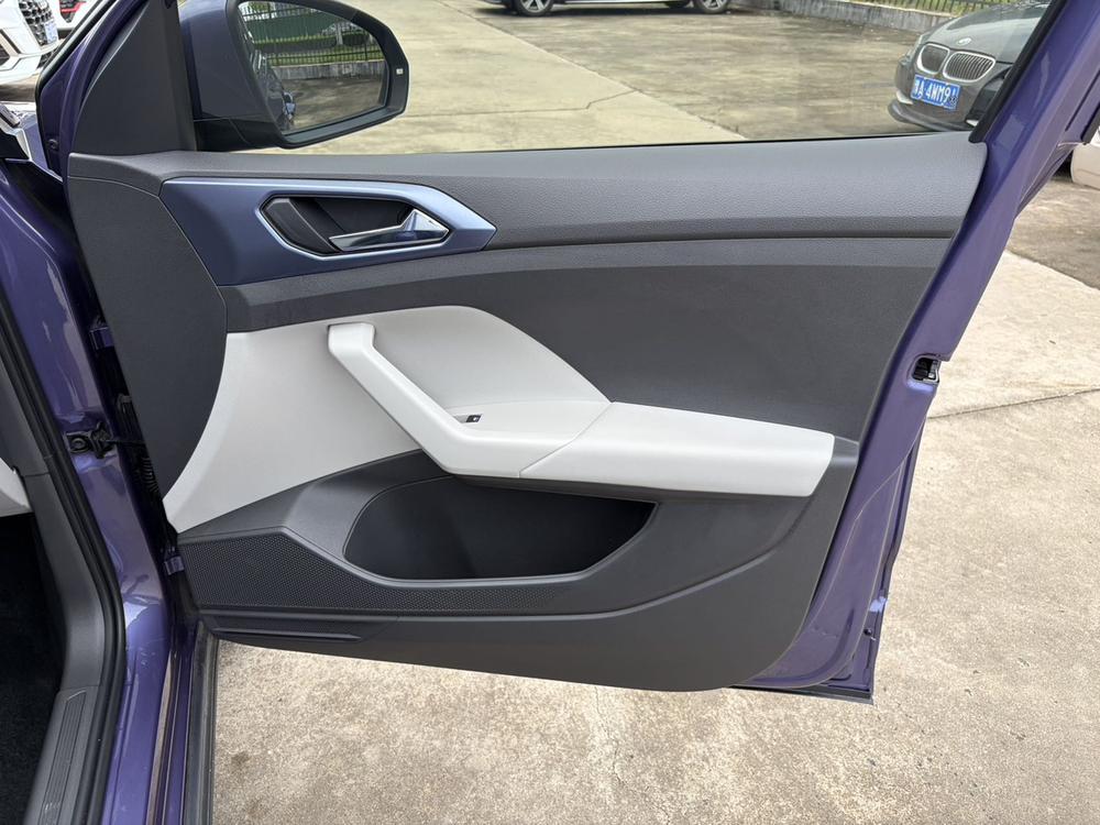 Volkswagen T-Cross 2020 car image #11