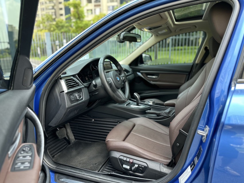 BMW 3 Series 2019 #14 BMW 3 Series 2019 car image #14